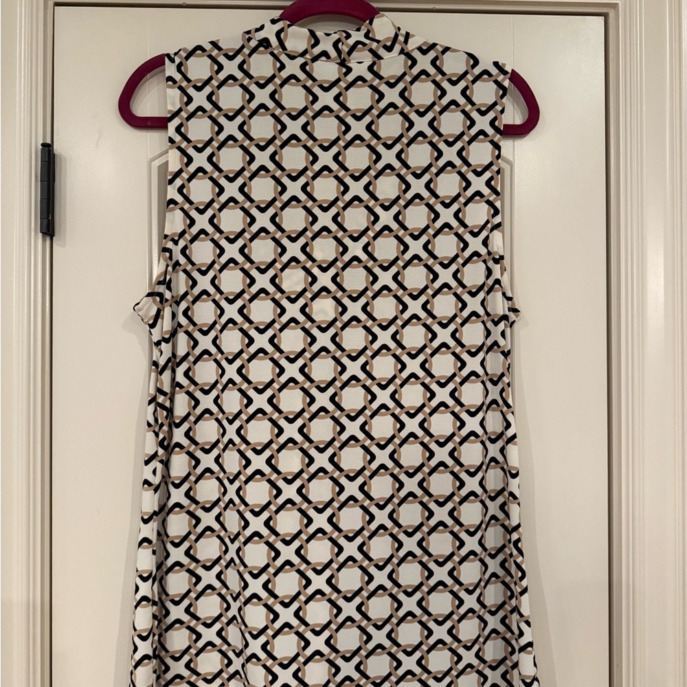 Banana Republic Black/Tan/White Knotted V-Neck Top - Picture 4 of 7